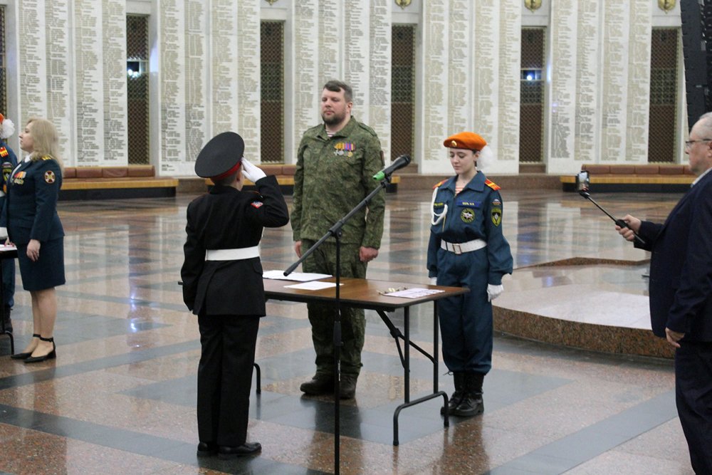 Кадети однієї з московських шкіл складають присягу у музеї побєди